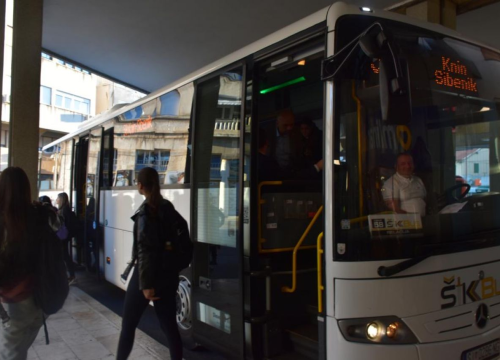 Fotografija 2 - Među prvim putnicima: Župan Jelić i njegov zamjenik provozali se u ŠIKbusu