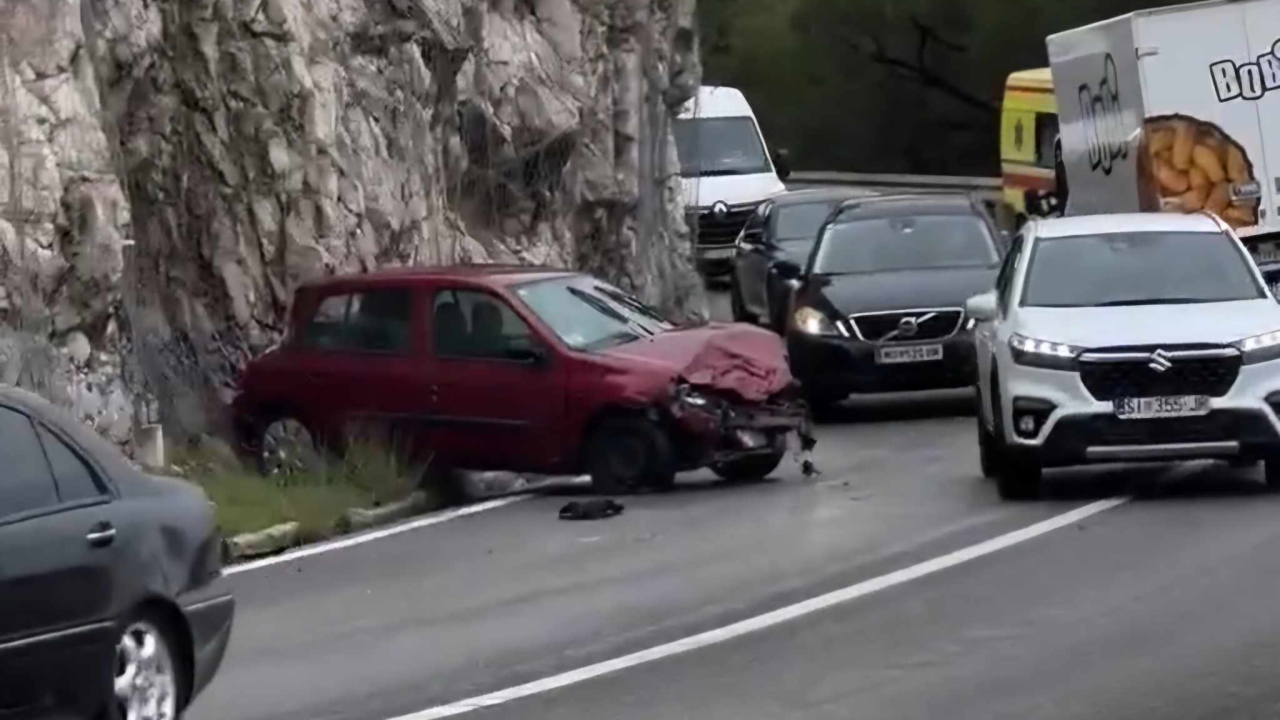 Prometna na 'Carićevim okukama': Dvije osobe zatražile liječničku pomoć