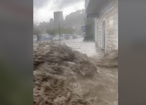 Fotografija 2 - Podgoru pogodilo nevrijeme: 140 litara kiše izazvalo bujice koje nose sve pred sobom