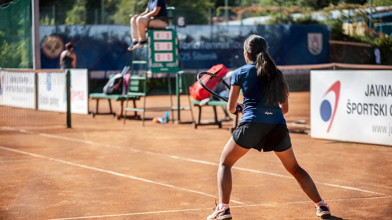 Čehinja Sára Bejlek pobjednica turnira tenisačica održanog na Šubićevcu