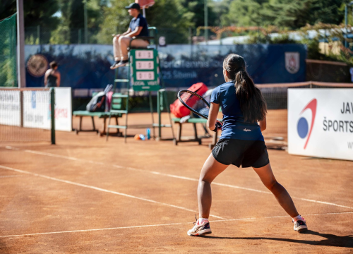 Čehinja Sára Bejlek pobjednica turnira tenisačica održanog na Šubićevcu