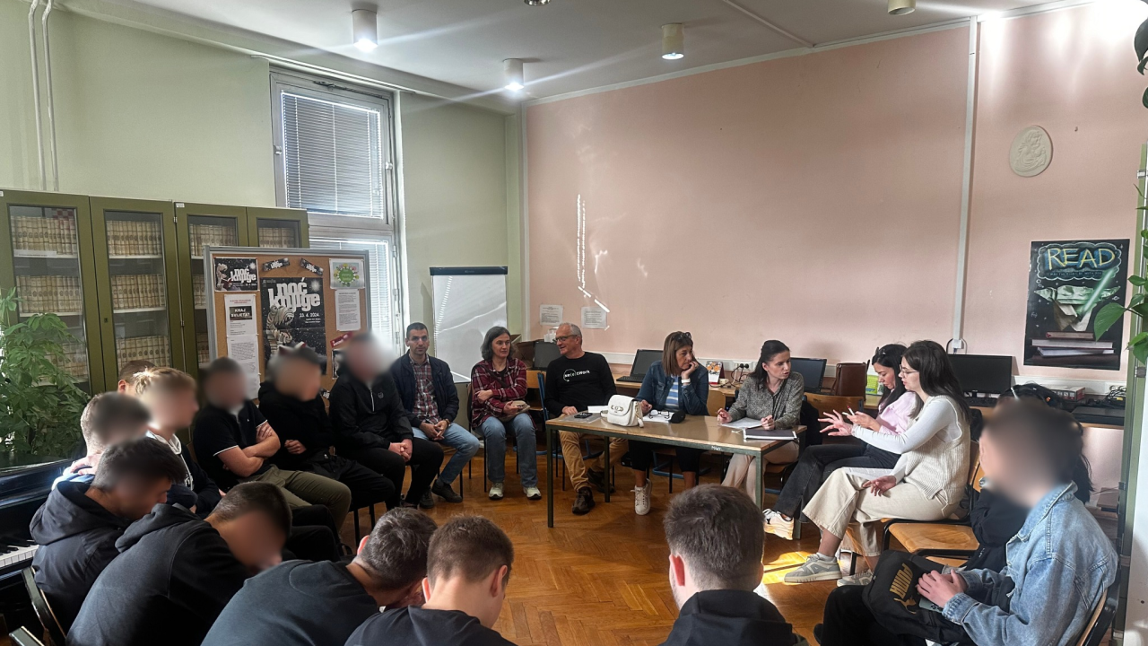 U Kninu održan okrugli stol u Srednjoj strukovnoj školi na temu nasilja nad i među mladima