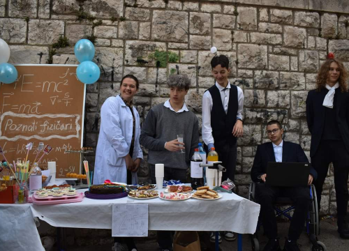 Fotografija 8 - Veselo na Danima kruha u Gimnaziji: Dva učenika izrekli 'sudbonosno da'