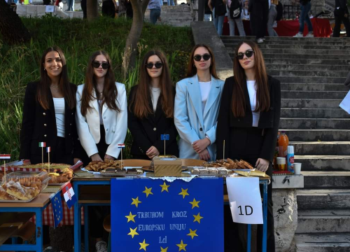 Fotografija 3 - Veselo na Danima kruha u Gimnaziji: Dva učenika izrekli 'sudbonosno da'