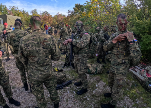 Fotografija 12 - Novi vođe Hrvatske vojske završili hodnju do Knina dugu 88 kilometara