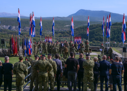 Fotografija 3 - Novi vođe Hrvatske vojske završili hodnju do Knina dugu 88 kilometara