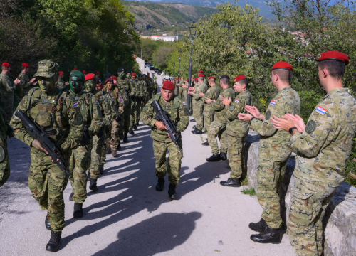 Fotografija 4 - Novi vođe Hrvatske vojske završili hodnju do Knina dugu 88 kilometara
