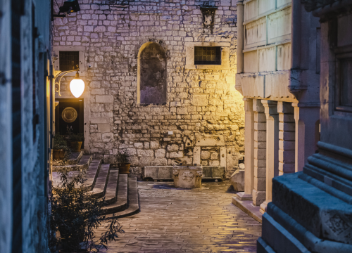 'Plava-omiljena boja': Šibenska publika imat će priliku pogledati djela najistaknutijih hrvatskih umjetnika