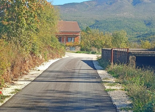 U Kninu 61-godišnjak vozio neregistrirani kombi bez vozačke dozvole