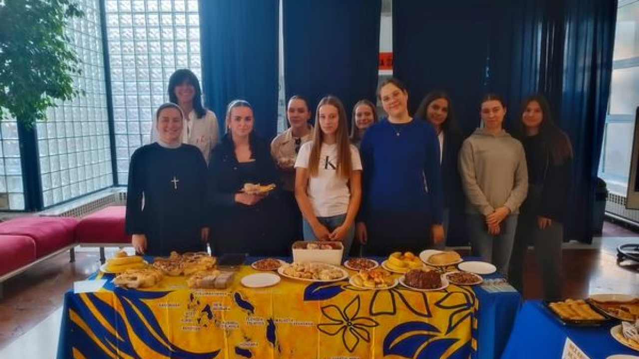 Učenici Medicinske škole pripremali slastice, a sve je imalo i humanitarnu namjenu