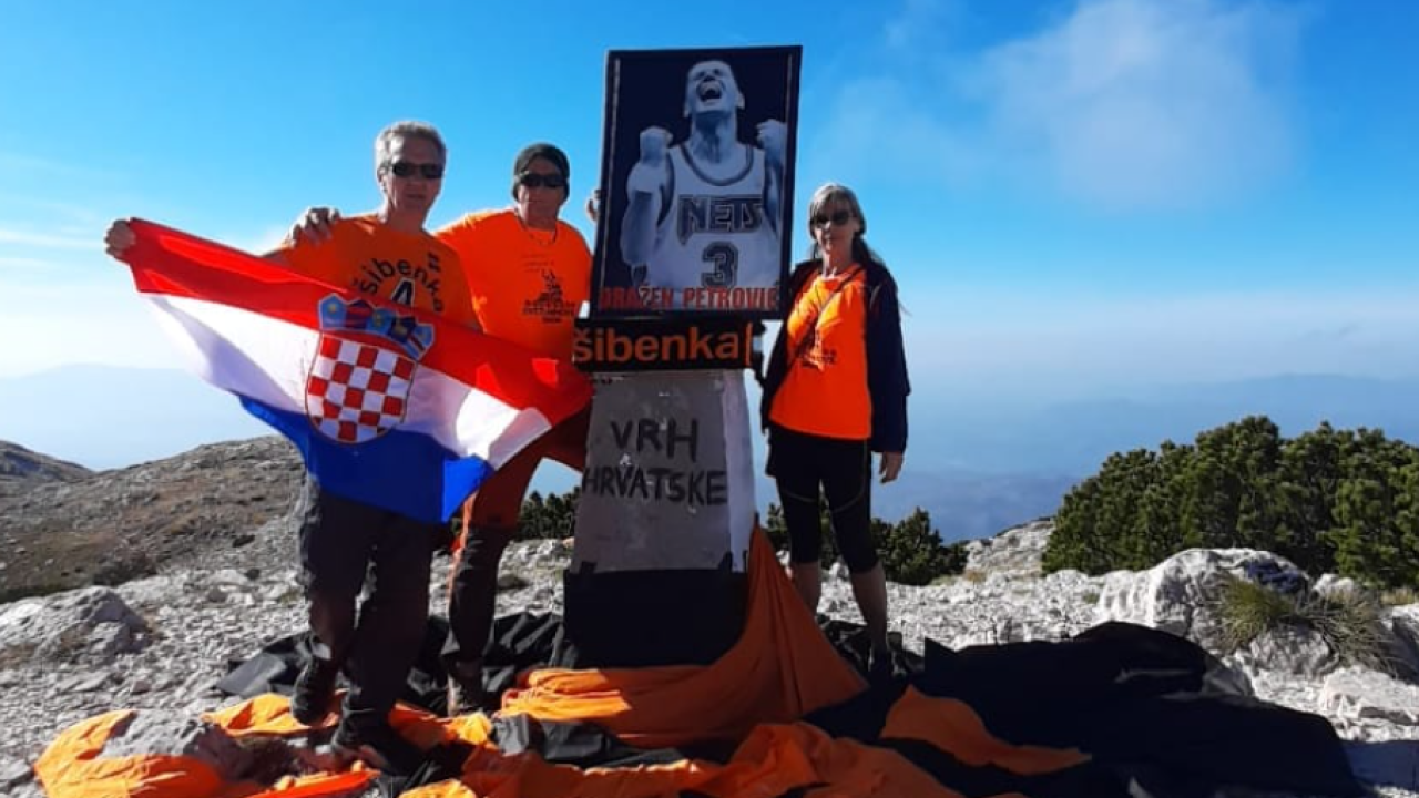 Šibenski planinari Draženu u čast popeli se na Sinjal: ''Iako već dugo nisi sa nama i dalje si na vrhu'