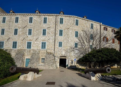 U Muzeju u četvrtak otvorenje izložbe 'Plavo-omiljena boja'