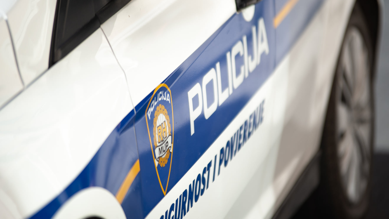 Lopovi u Primoštenu ukrali automobil i više komada građevinskog alata