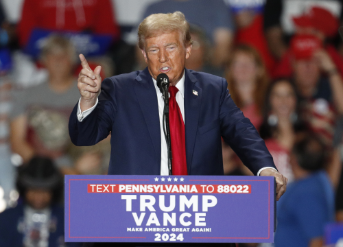 Bivši šef kabineta Donalda Trumpa: 'On je fašist koji se divi Adolfu Hitleru'