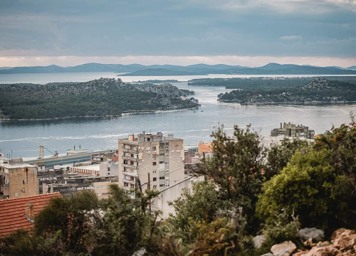 Danas oblačno i kišno uz slabo jugo