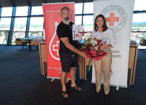 Fotografija 15 - Vodičani Robert Pašara i Slavko Minčić po sto puta darovali krv