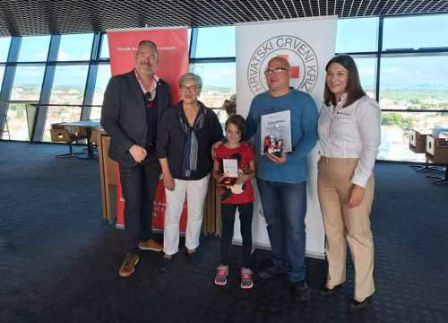 Fotografija 1 - Vodičani Robert Pašara i Slavko Minčić po sto puta darovali krv