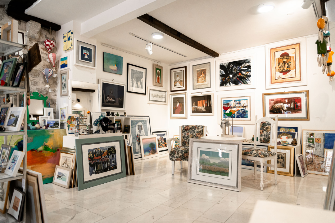 U Galeriji Juraj Dalmatinac ulovite umjetnine poznatih hrvatskih slikara po odličnim cijenama!