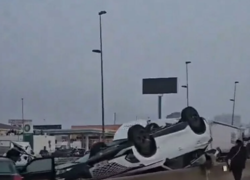 Snimka ledi krv u žilama: Pogledajte što je napravila bujica automobilima na autocesti