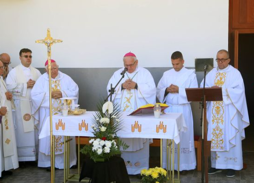 Fotografija 7 - Biskup Rogić predvodio misu na gradskom groblju Kvanj