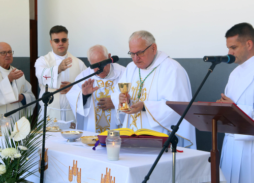 Fotografija 12 - Biskup Rogić predvodio misu na gradskom groblju Kvanj