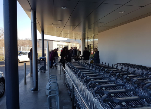 Lidl ženi mora platiti 6600 eura jer se poskliznula na list salate