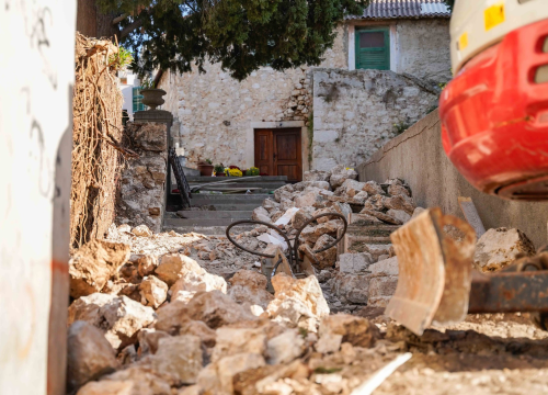 Fotografija 2 - U Ulici sv. Spasa u tijeku sanacija zida koji je ugrožavao sigurnost prolaznika