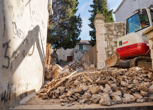 Fotografija 5 - U Ulici sv. Spasa u tijeku sanacija zida koji je ugrožavao sigurnost prolaznika