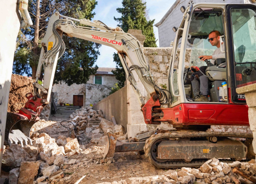 Fotografija 4 - U Ulici sv. Spasa u tijeku sanacija zida koji je ugrožavao sigurnost prolaznika