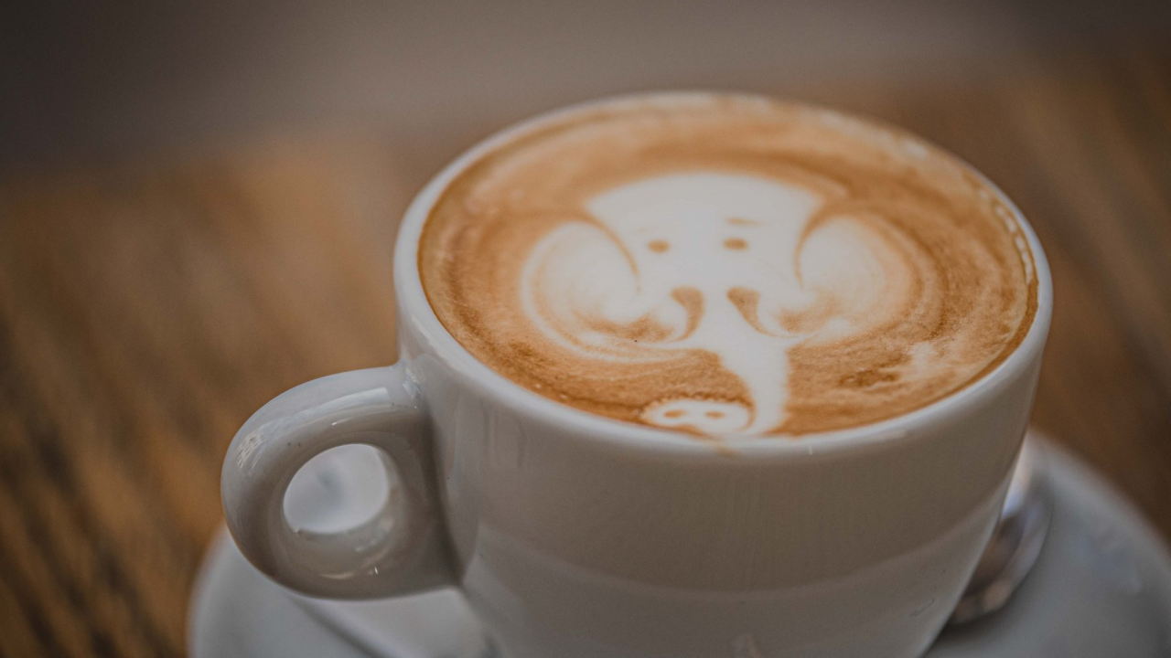 Pijete kavu na prazan želudac? Evo kako to utječe na vas organizam