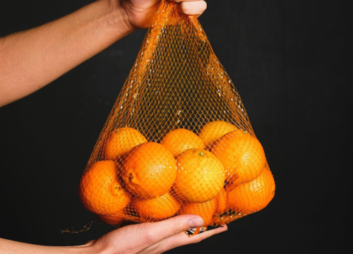 Nije slučajno: Evo zašto se naranče i mandarine prodaju baš u crvenim mrežicama