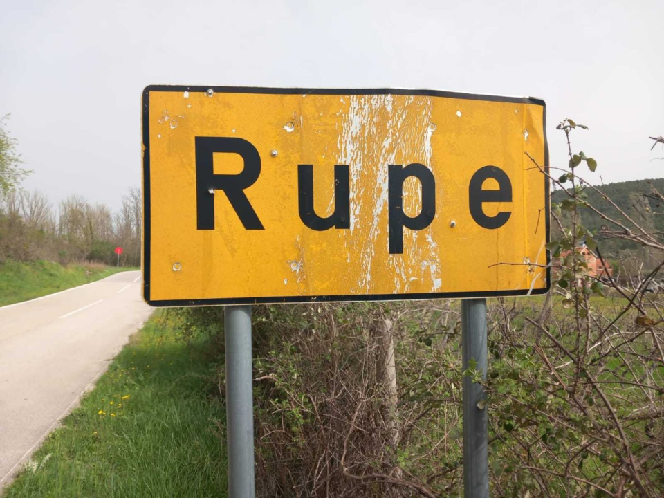 U Rupama zamijenjene stare table koje su nosile tragove iz rata