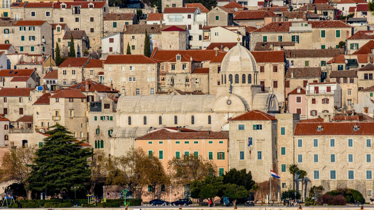 Sunčano s temperaturama do 16 stupnjeva