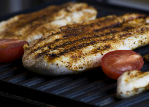 Pileća prsa vam uvijek budu suha? Dodajte im ovaj sastojak