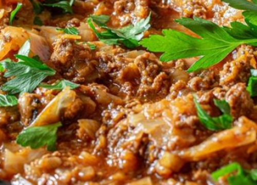 Gulaš od mljevenog mesa i kupusa koji morate probati