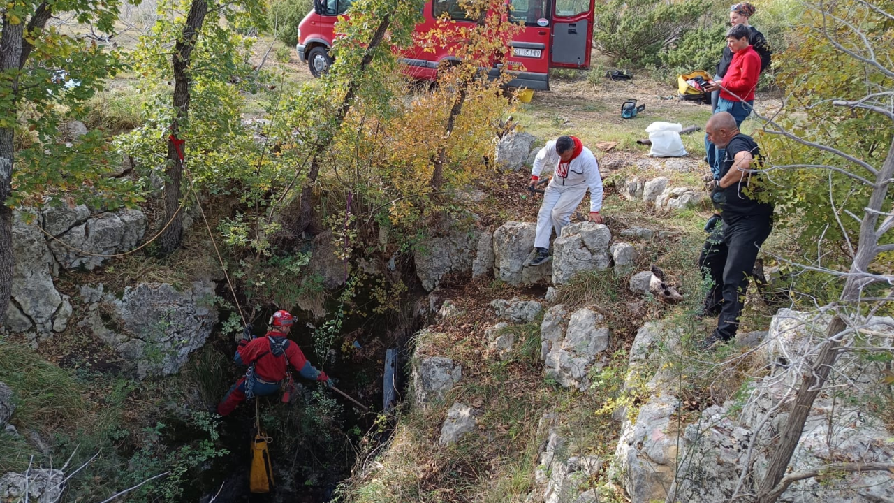 Šibenski speleolozi i djelatnici NP Krka očistili ulaz jame Spaskraljice