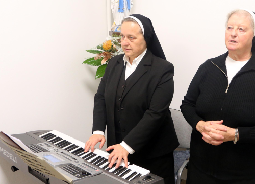 Fotografija 3 - Biskup Rogić u Kninu blagoslovio novu bolničku kapelu