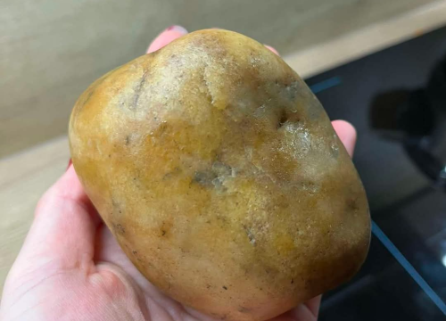 Kupila krumpire, a kad je otvorila vrećicu, uslijedio je šok