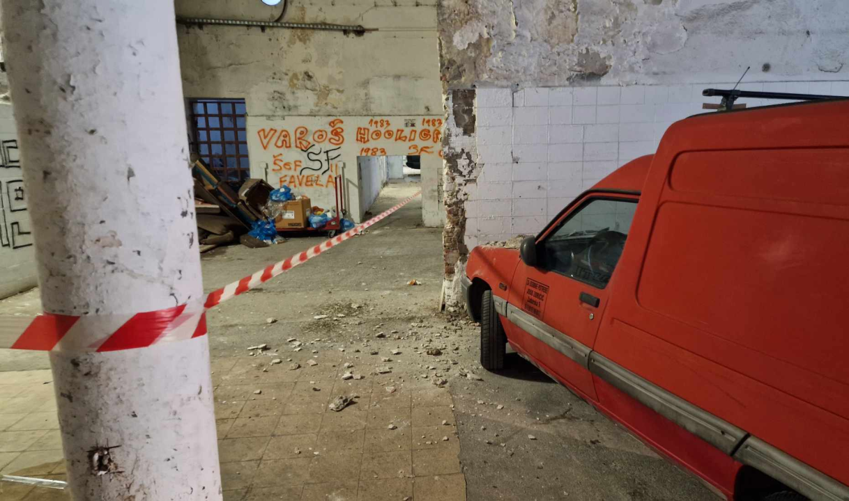 Zloglasna garaža u Šarinoj pekari još jednom opravdala nadimak: Rušio se strop po autima