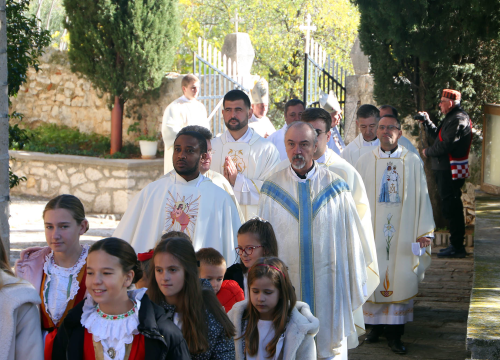 Fotografija 2 - U Jezerima proslavljen blagdan Gospe od Zdravlja