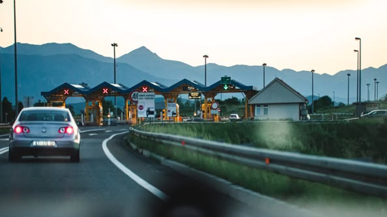 U većem dijelu zemlje kolnici mokri i skliski