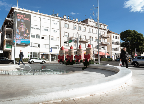 Fotografija 3 - Sve je spremno za paljenje prve svijeće na adventskom vijencu na Poljani