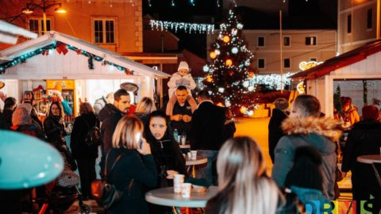 Advent u Drnišu: Bogat program za sve generacije, od dječjih radionica, predstava do koncerata