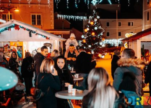 Advent u Drnišu: Bogat program za sve generacije, od dječjih radionica, predstava do koncerata