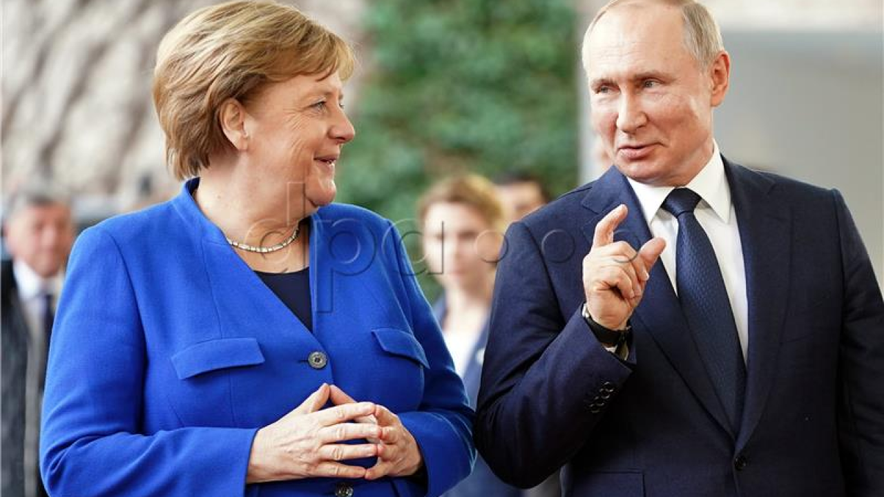 Putin tvrdi da nije htio prestrašiti Merkel sa psom Konijem