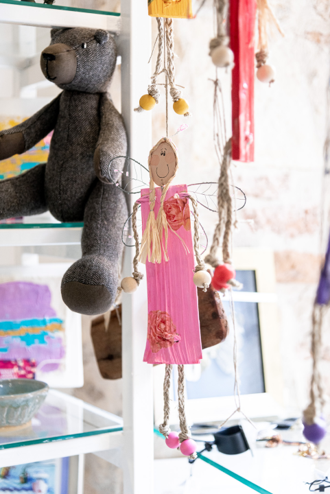 Božić je stigao u Galeriju Juraj Dalmatinac: Pronađite unikatne umjetnine i darove!