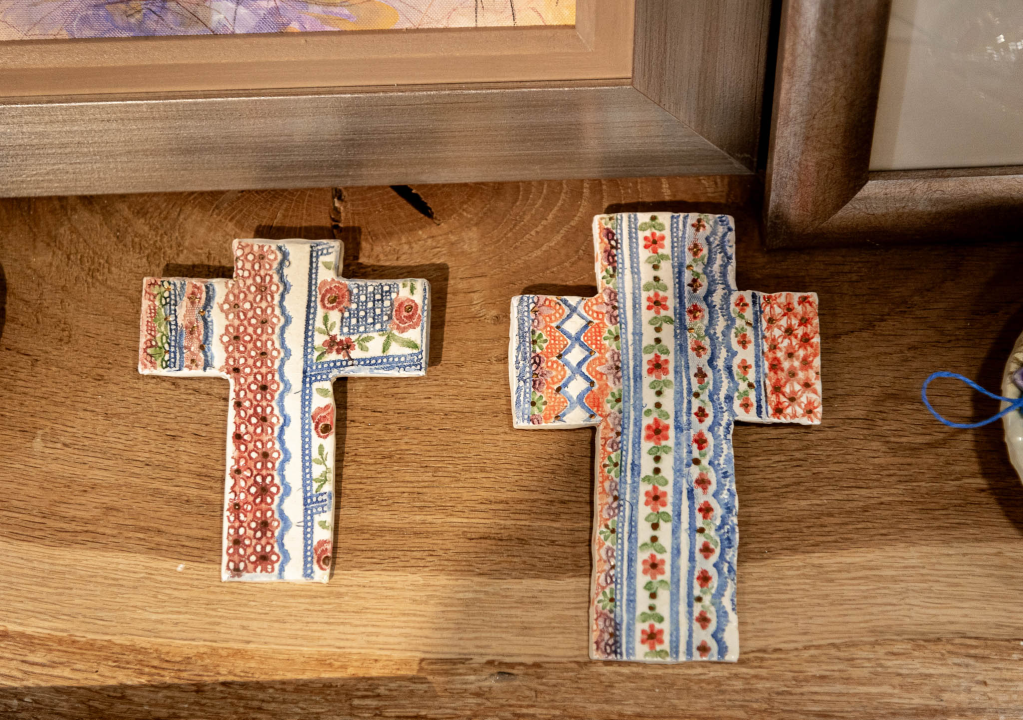 Božić je stigao u Galeriju Juraj Dalmatinac: Pronađite unikatne umjetnine i darove!