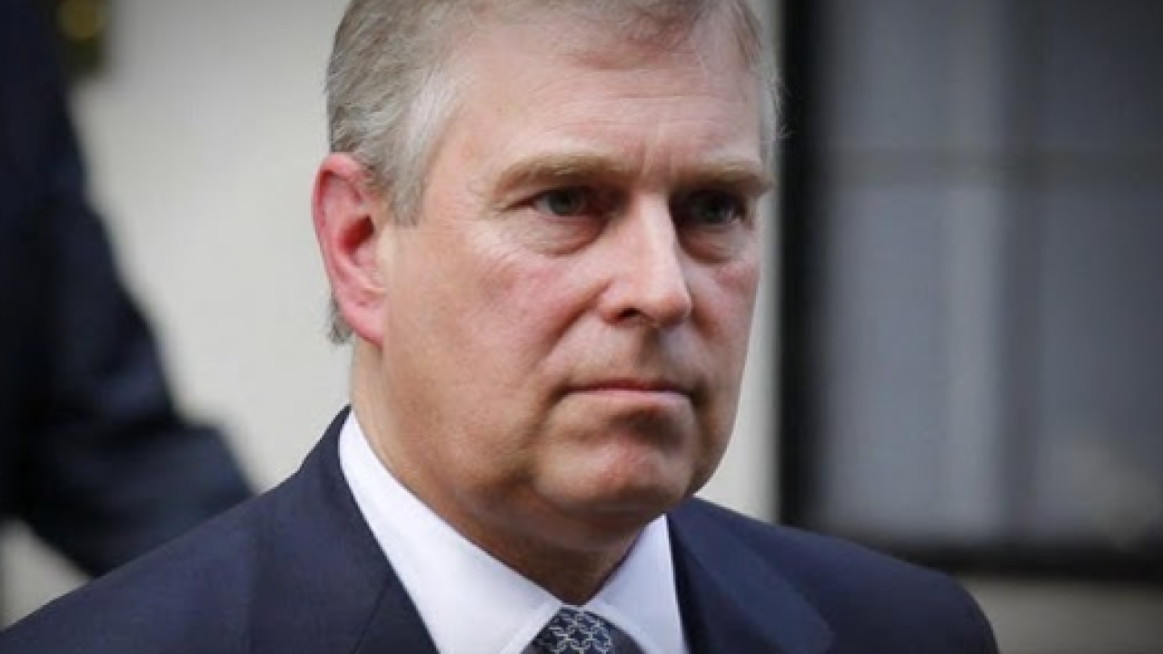 Nitko se nije nadao da će kralj Charles njemu poslati pozivnicu za božićnu zabavu