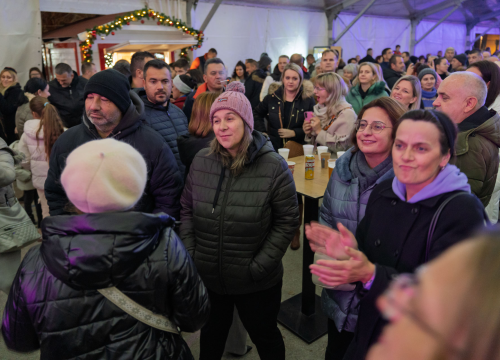 Fotografija 2 - Baruni sinoć rasplesali Knin i otvorili vrata blagdanske čarolije