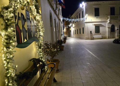 Fotografija 7 - Blagdanska čarolija grada na Krki: Skradin zasjao u božićnom ruhu